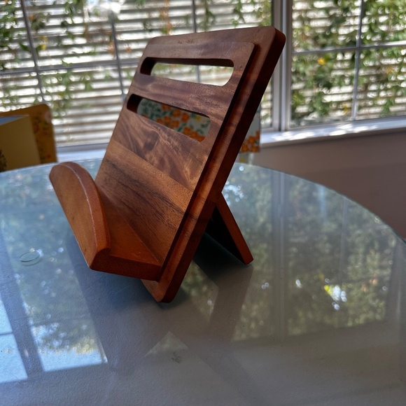 T & G Wood Cook Book Stand - Picture 2 of 6